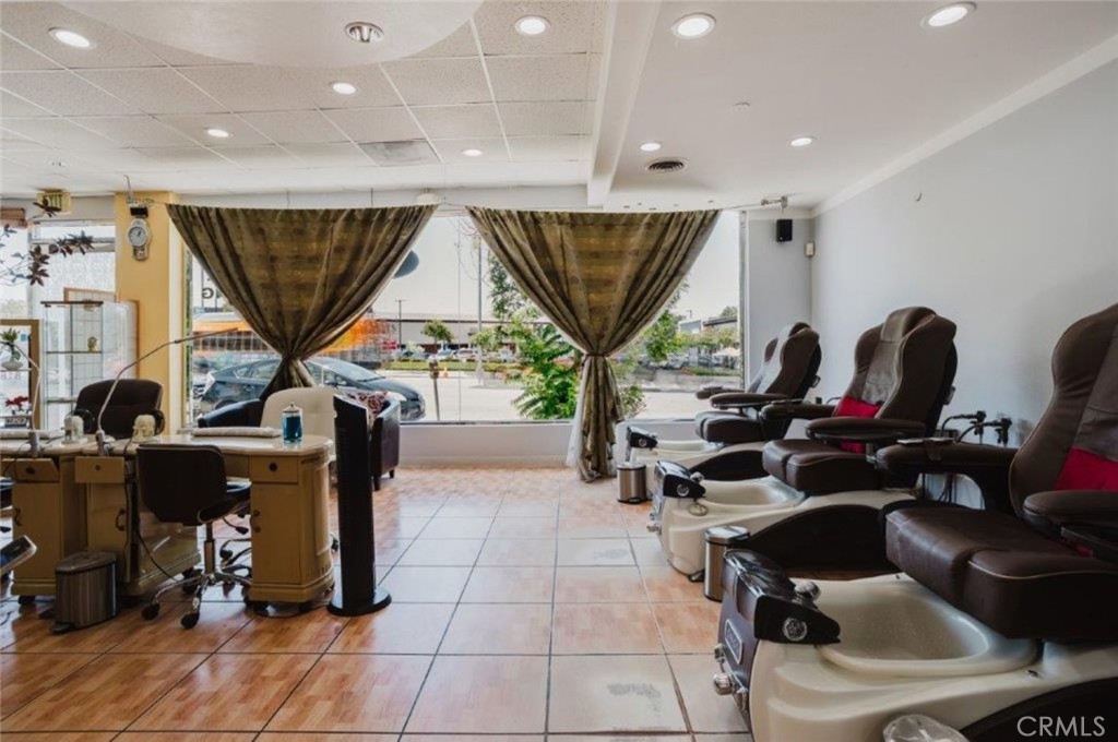 11274 Ventura Boulevard Property Photo 21