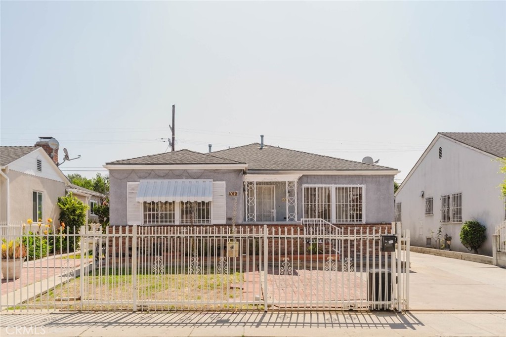 1010 N Alexandria Avenue Property Photo 1