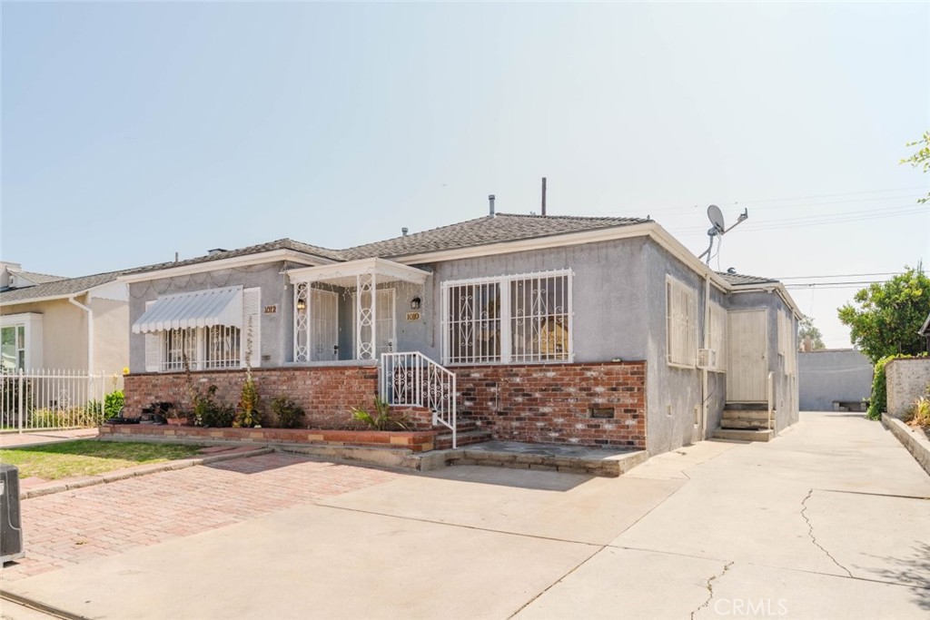 1010 N Alexandria Avenue Property Photo 2