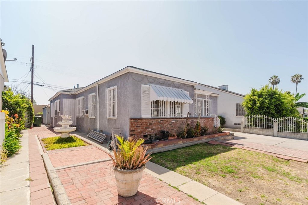 1010 N Alexandria Avenue Property Photo 3