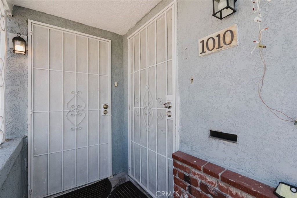 1010 N Alexandria Avenue Property Photo 5