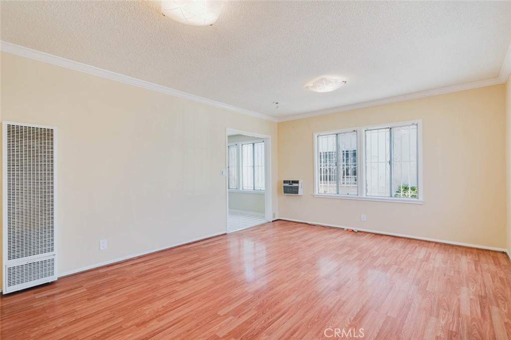 1010 N Alexandria Avenue Property Photo 6