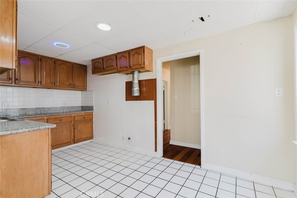 1010 N Alexandria Avenue Property Photo 9
