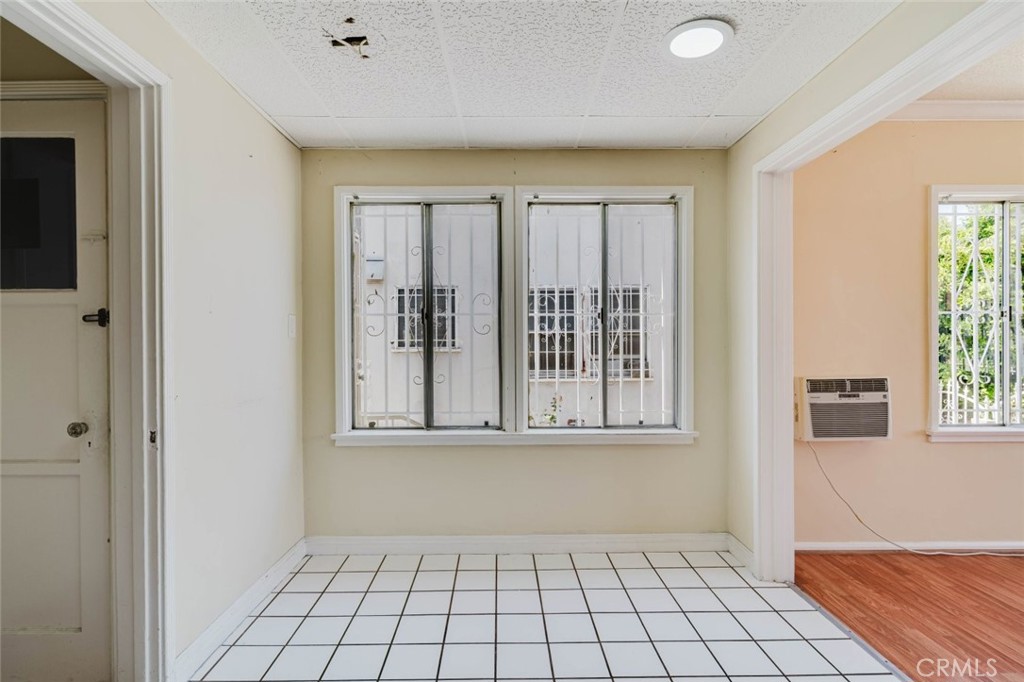 1010 N Alexandria Avenue Property Photo 10