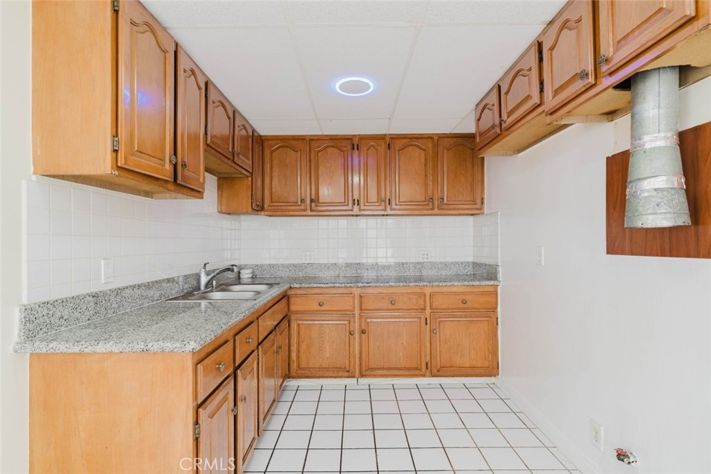 1010 N Alexandria Avenue Property Photo 11