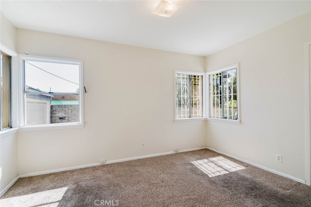 1010 N Alexandria Avenue Property Photo 14