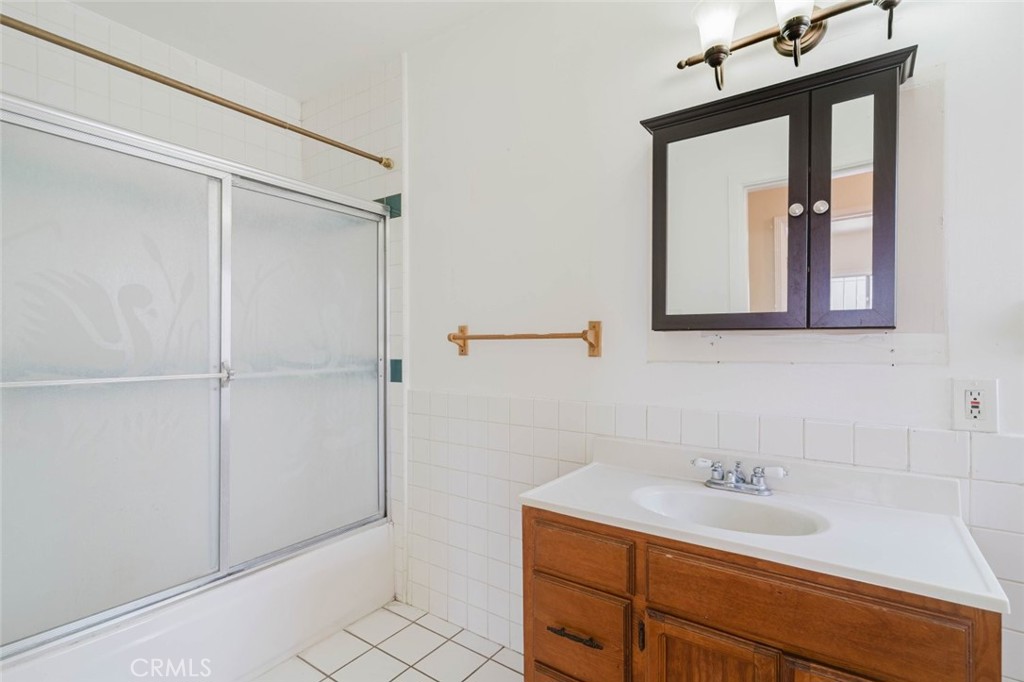 1010 N Alexandria Avenue Property Photo 16