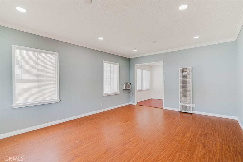 1010 N Alexandria Avenue Property Photo 20