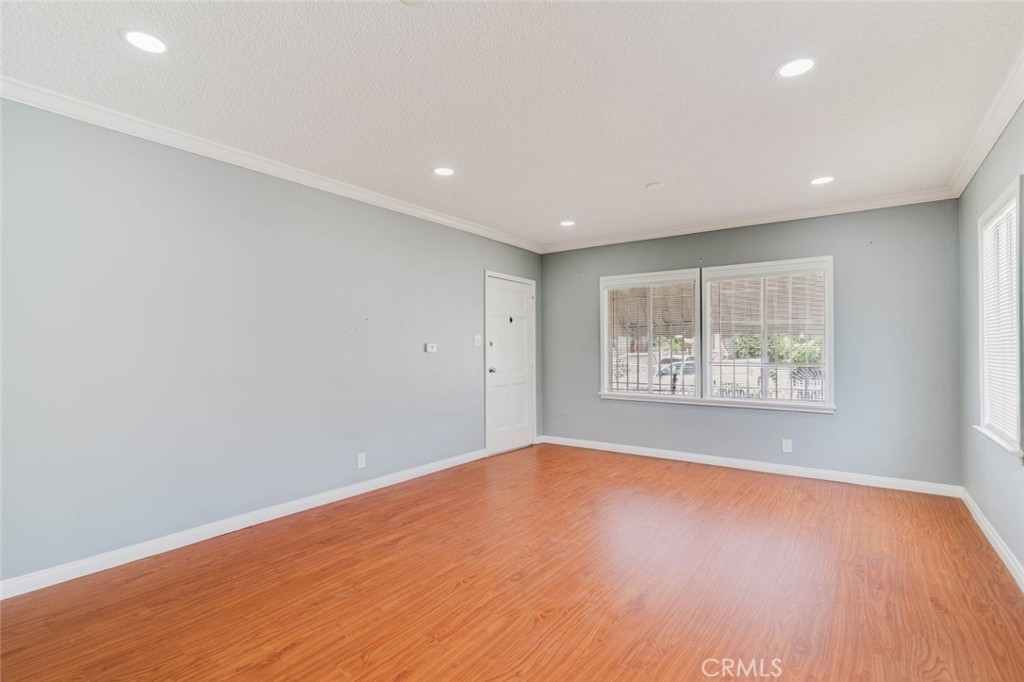 1010 N Alexandria Avenue Property Photo 21