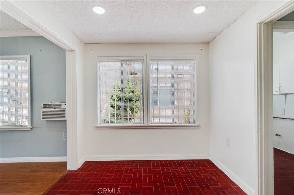 1010 N Alexandria Avenue Property Photo 23