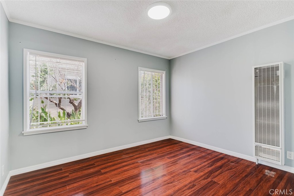 1010 N Alexandria Avenue Property Photo 24
