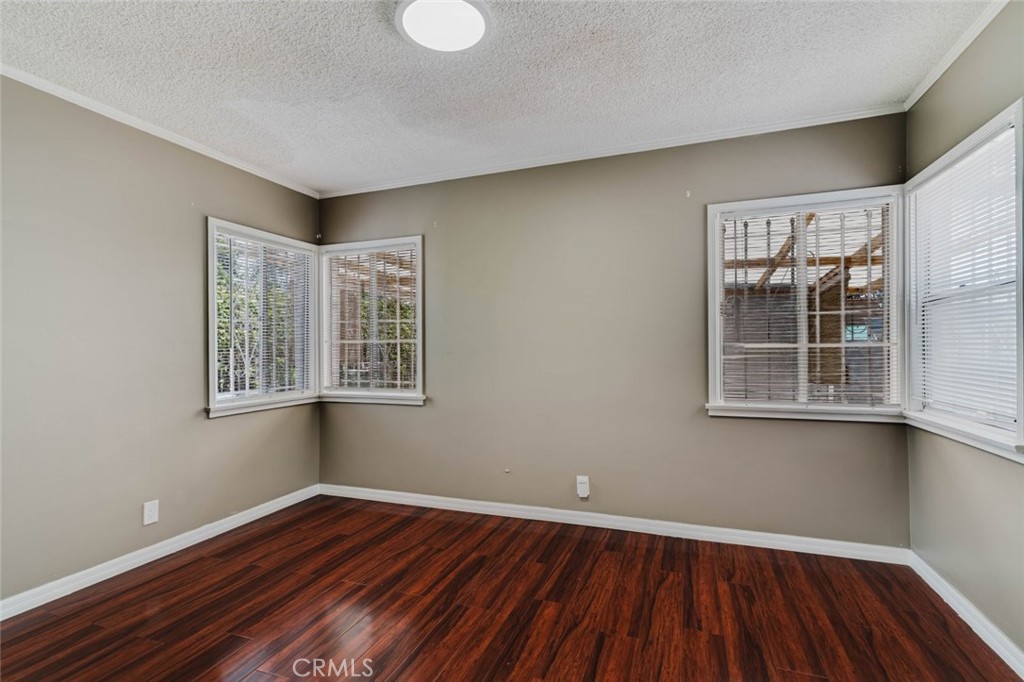 1010 N Alexandria Avenue Property Photo 26