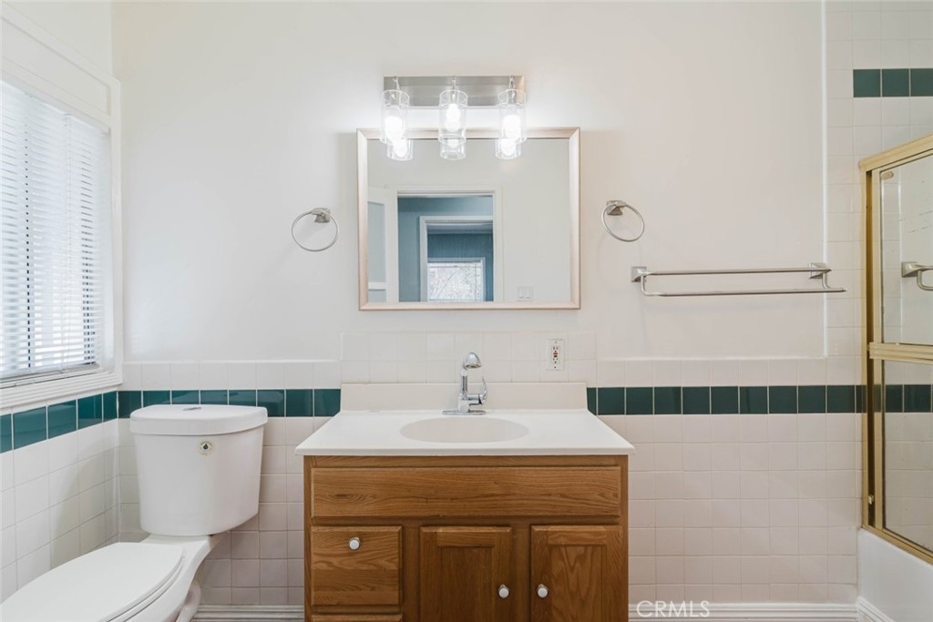 1010 N Alexandria Avenue Property Photo 28