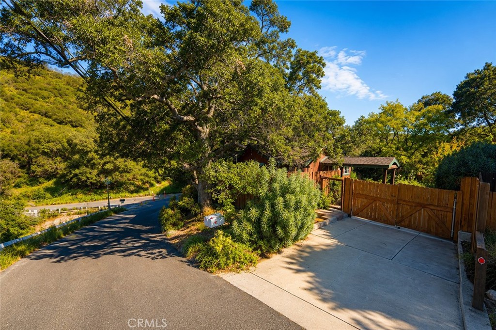 456 S Skyline Drive Property Photo 3