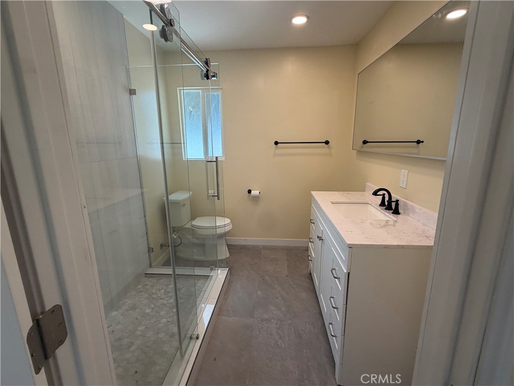 7912 White Oak Avenue B Property Photo 2