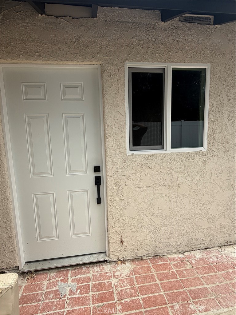 7912 White Oak Avenue B Property Photo 5