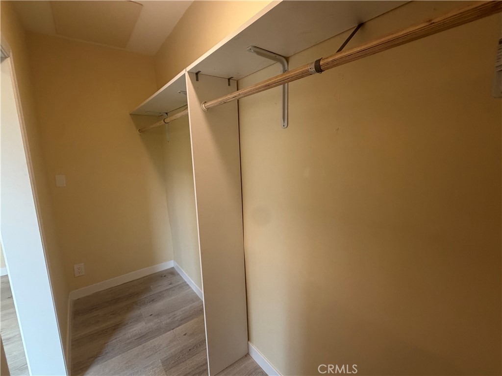 7912 White Oak Avenue B Property Photo 6