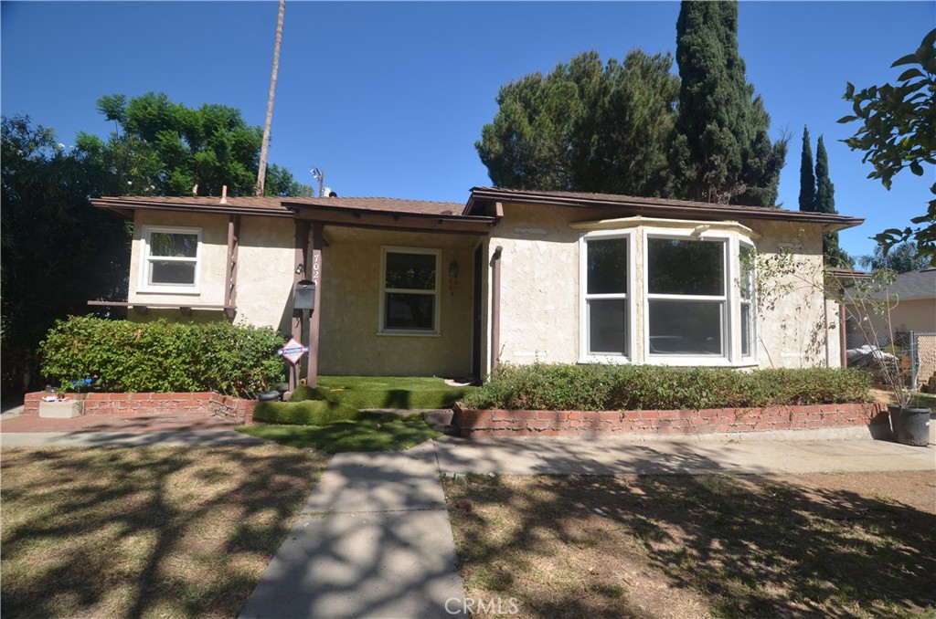 7024 Balcom Property Photo 1