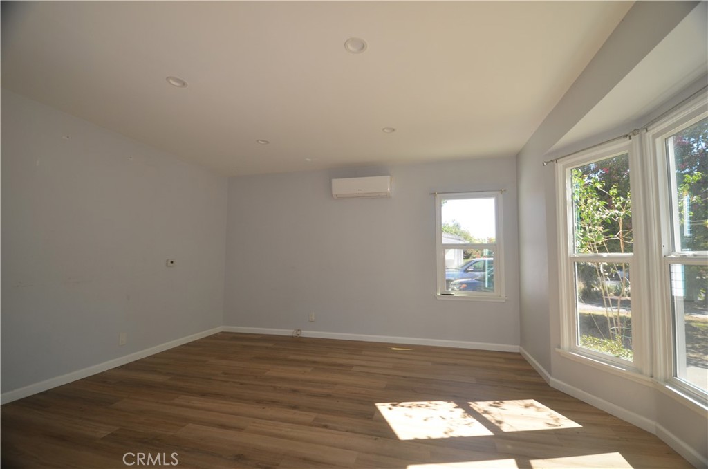 7024 Balcom Property Photo 4