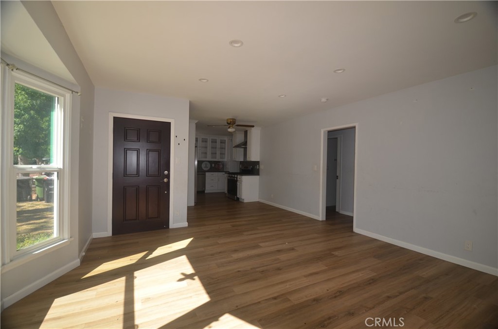 7024 Balcom Property Photo 6