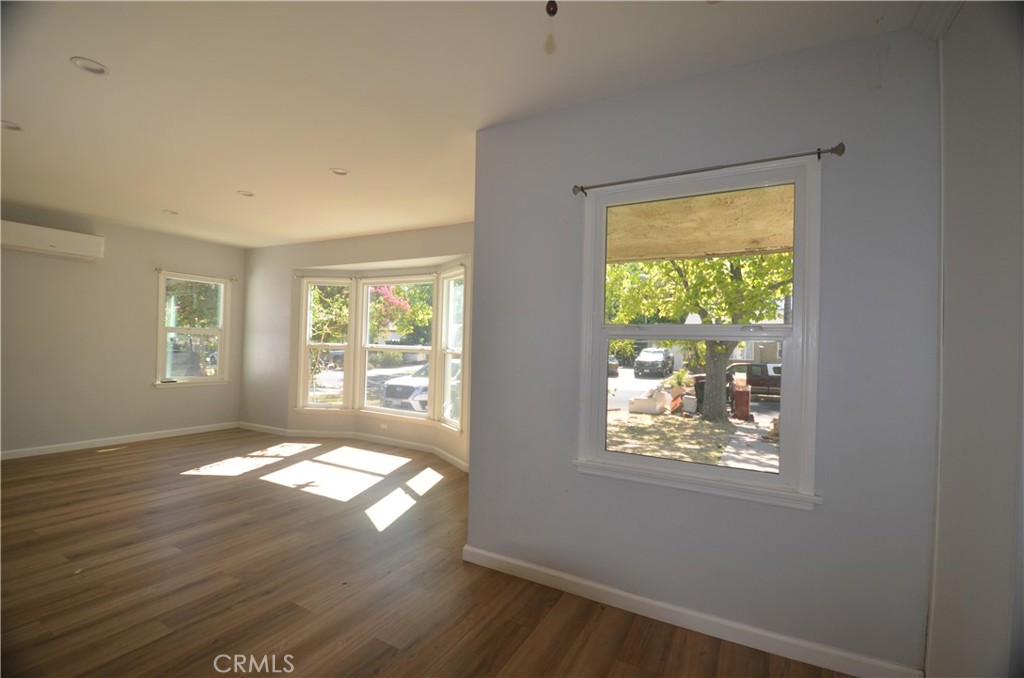 7024 Balcom Property Photo 8