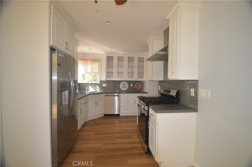 7024 Balcom Property Photo 9