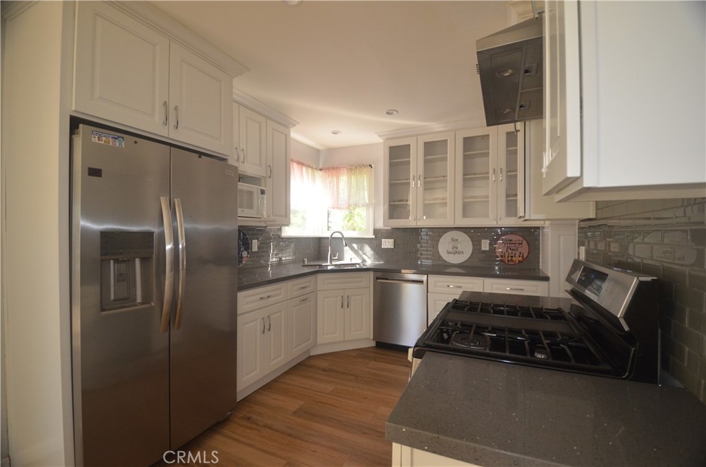 7024 Balcom Property Photo 10