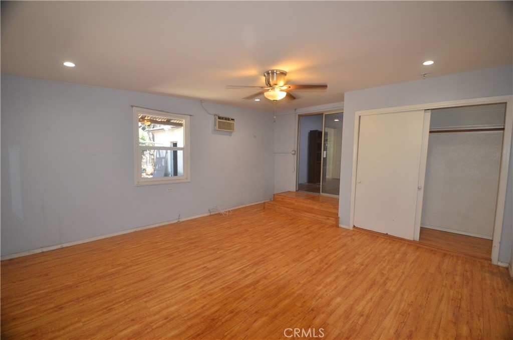 7024 Balcom Property Photo 32