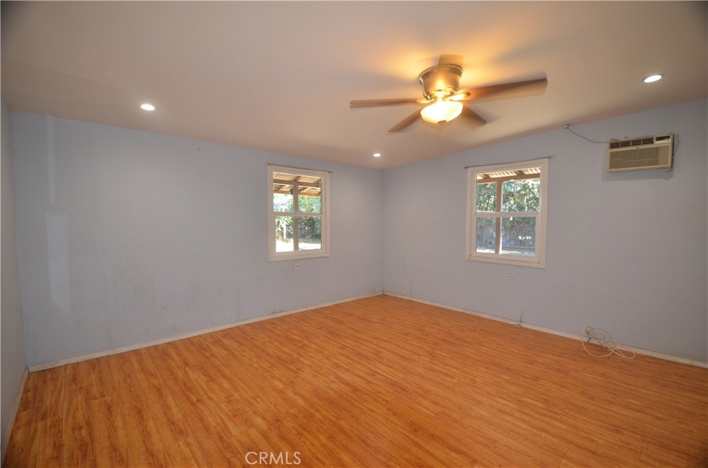 7024 Balcom Property Photo 33
