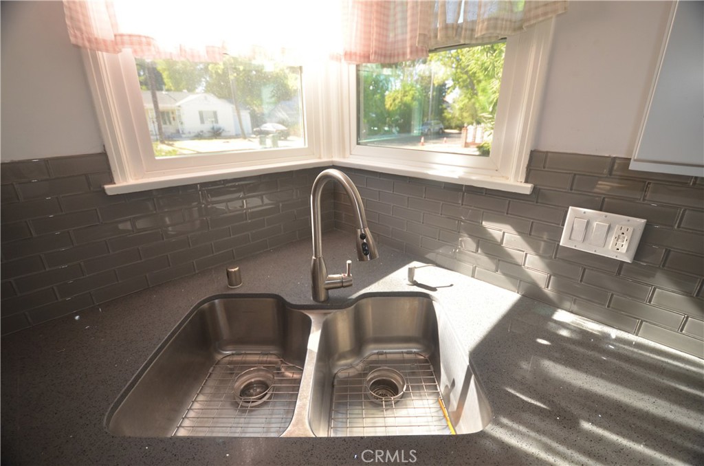7024 Balcom Property Photo 48