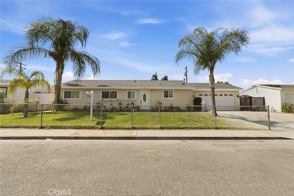 1582 Dakin Property Photo 3