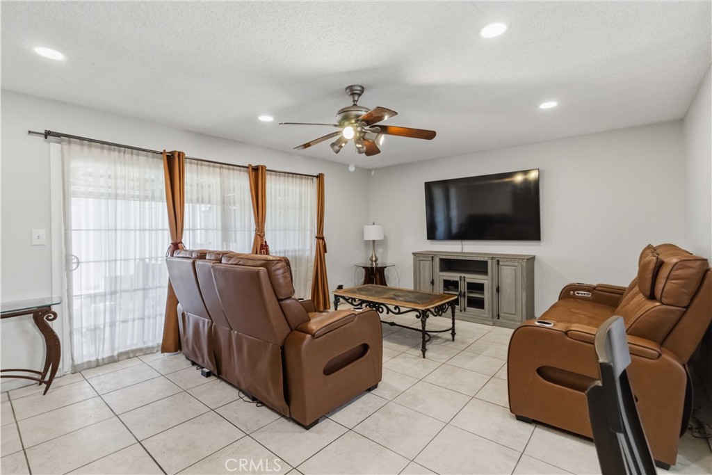 1582 Dakin Property Photo 5