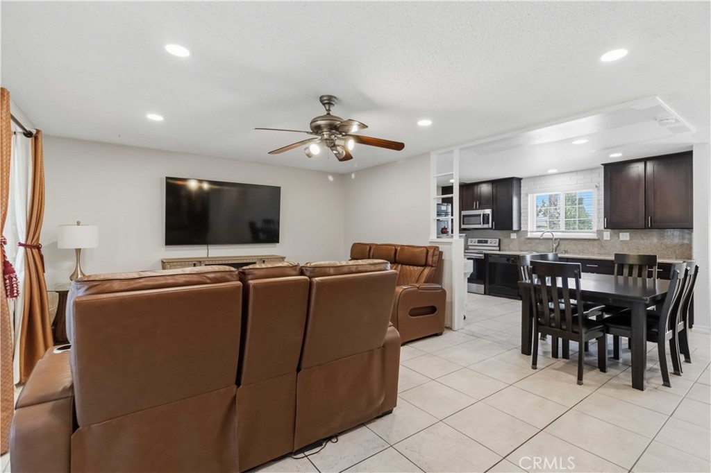 1582 Dakin Property Photo 6