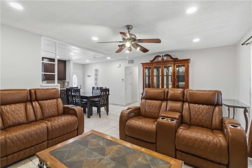 1582 Dakin Property Photo 7