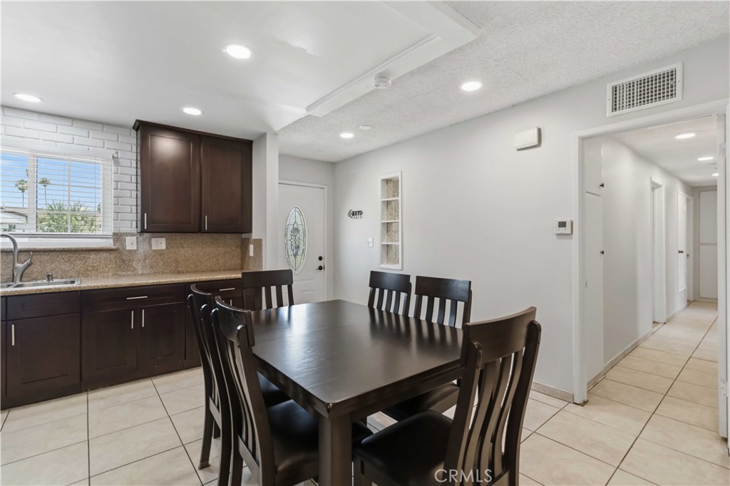 1582 Dakin Property Photo 9