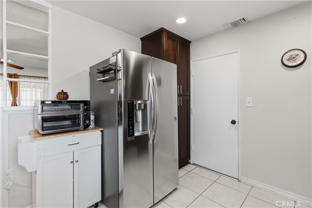 1582 Dakin Property Photo 11