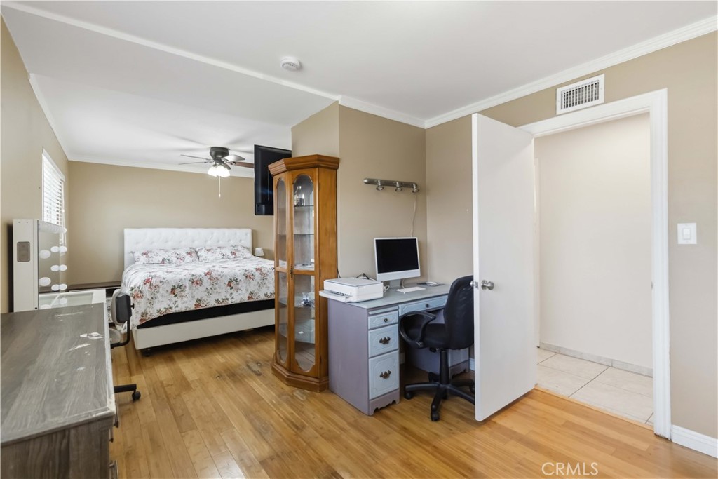 1582 Dakin Property Photo 14