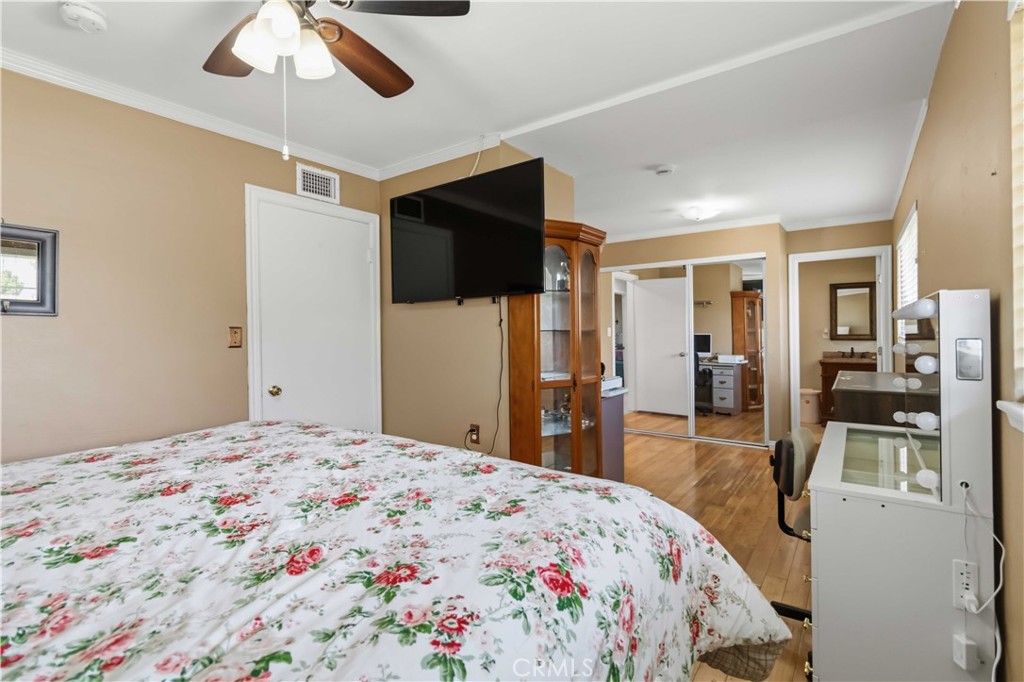 1582 Dakin Property Photo 15