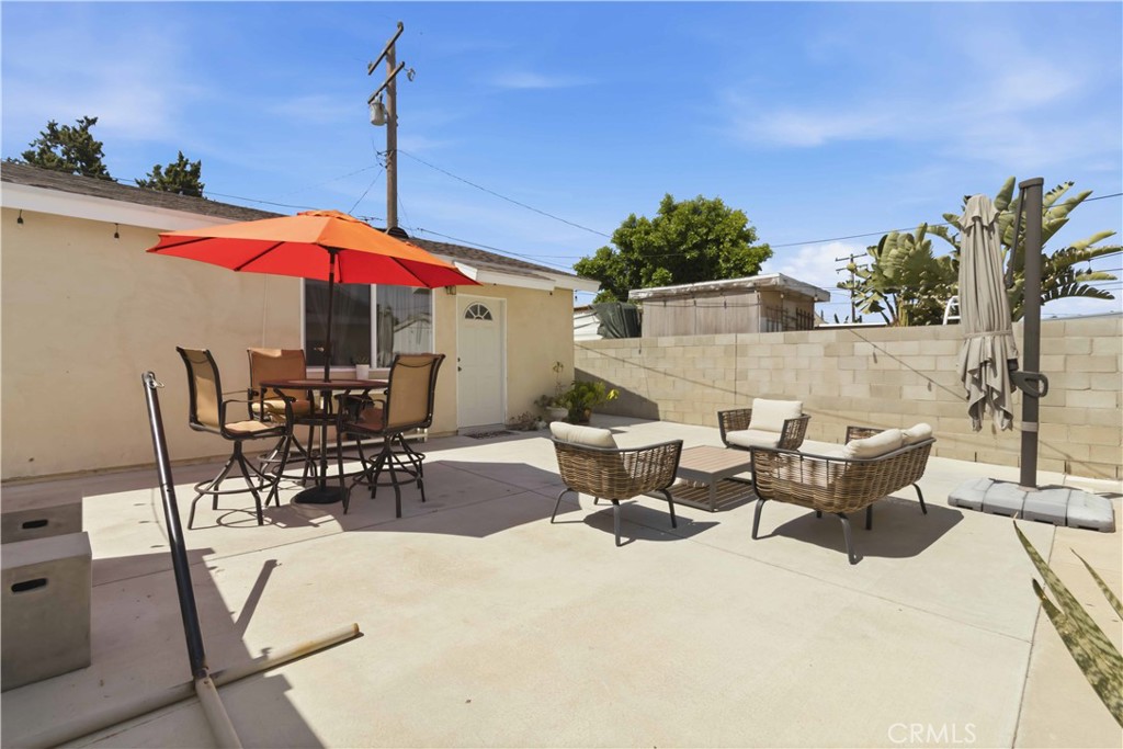 1582 Dakin Property Photo 22
