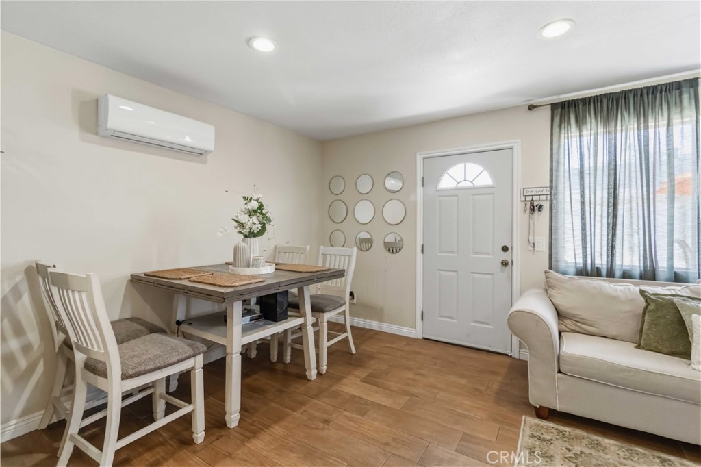 1582 Dakin Property Photo 23