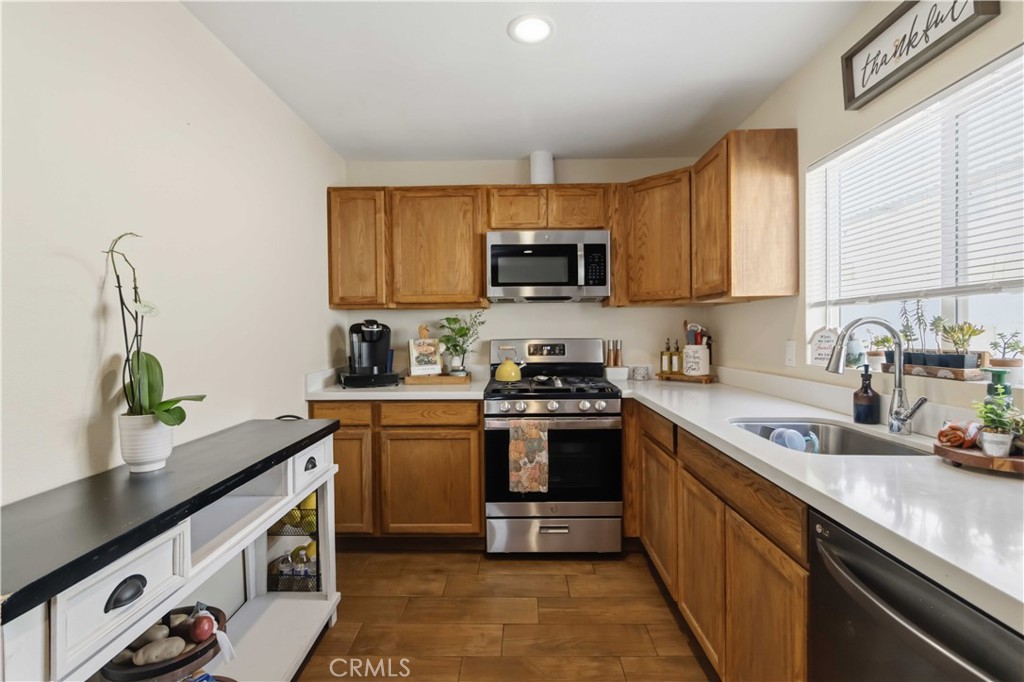 1582 Dakin Property Photo 27