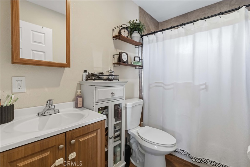 1582 Dakin Property Photo 28