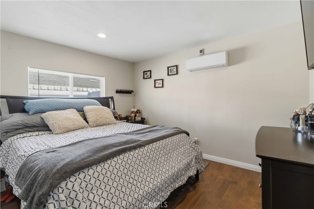 1582 Dakin Property Photo 31