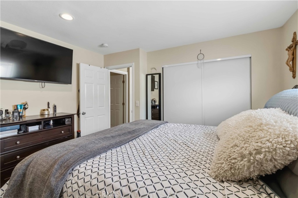 1582 Dakin Property Photo 32