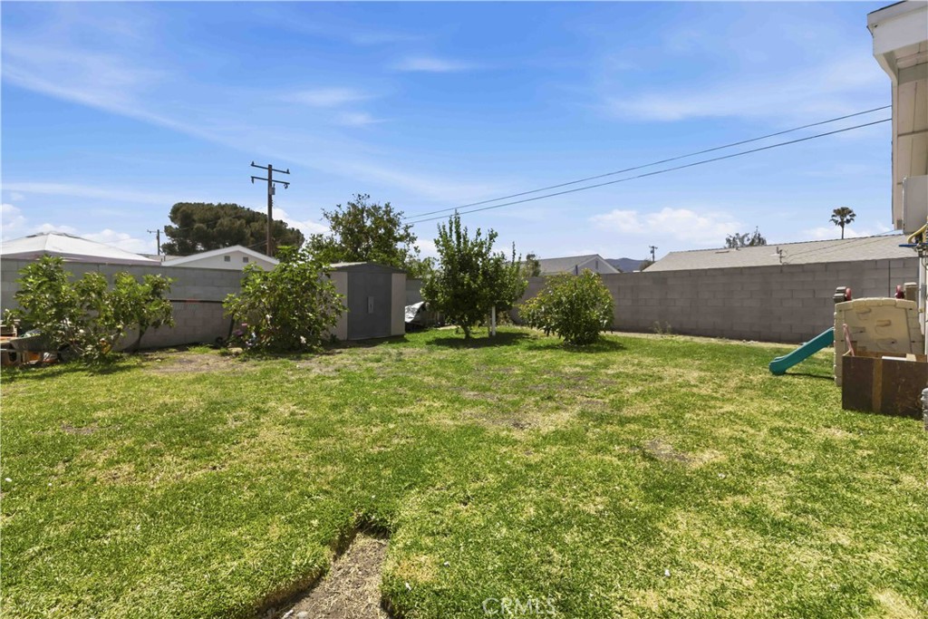 1582 Dakin Property Photo 33