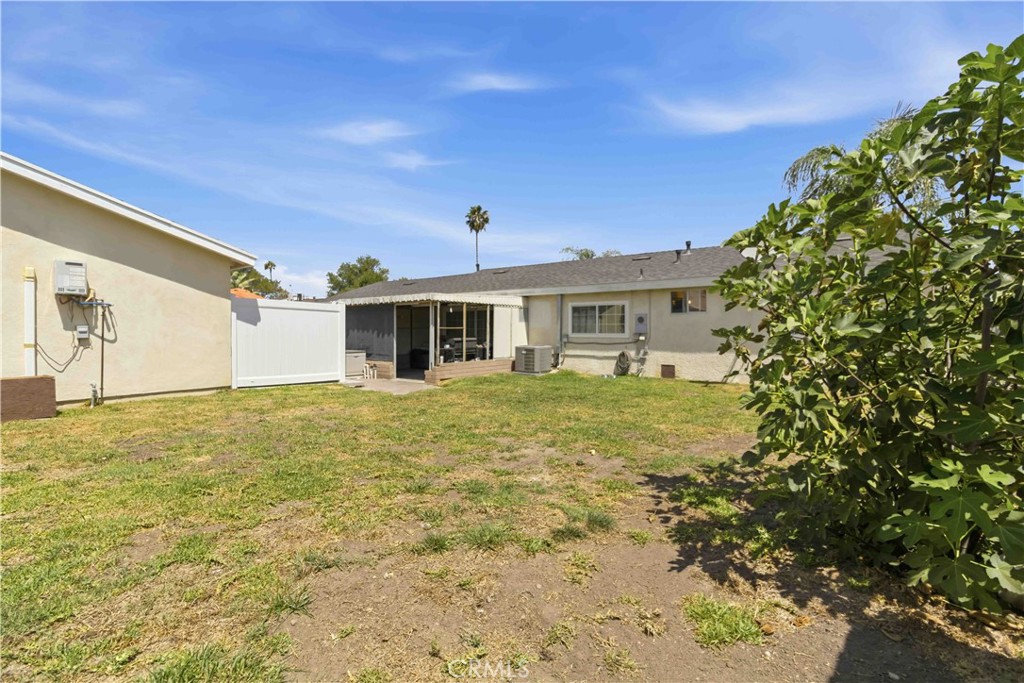 1582 Dakin Property Photo 34