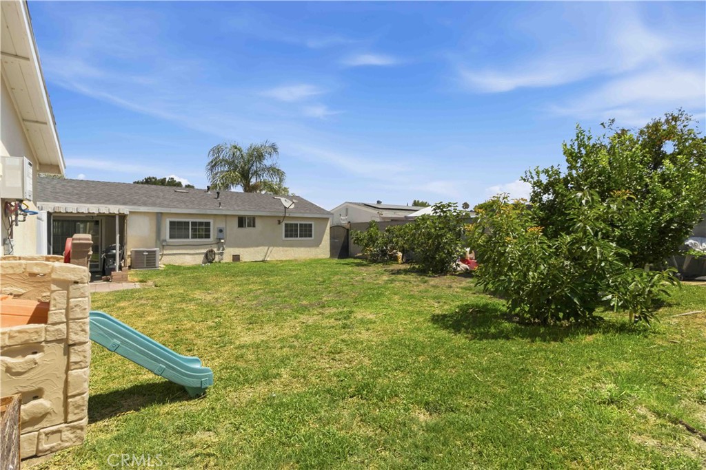 1582 Dakin Property Photo 35