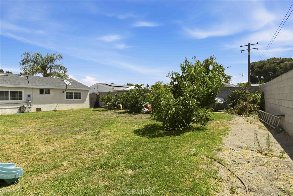1582 Dakin Property Photo 36