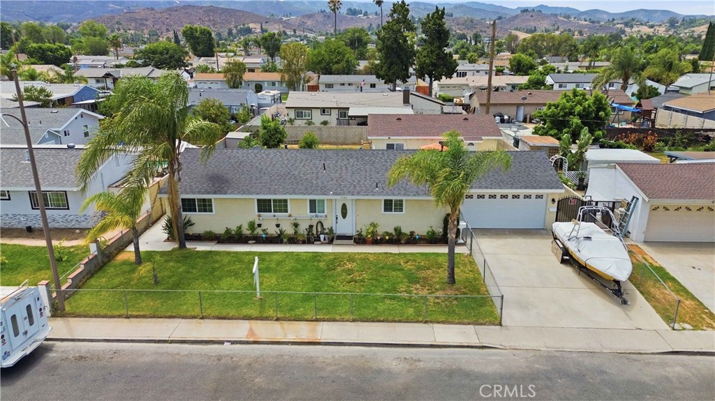 1582 Dakin Property Photo 38