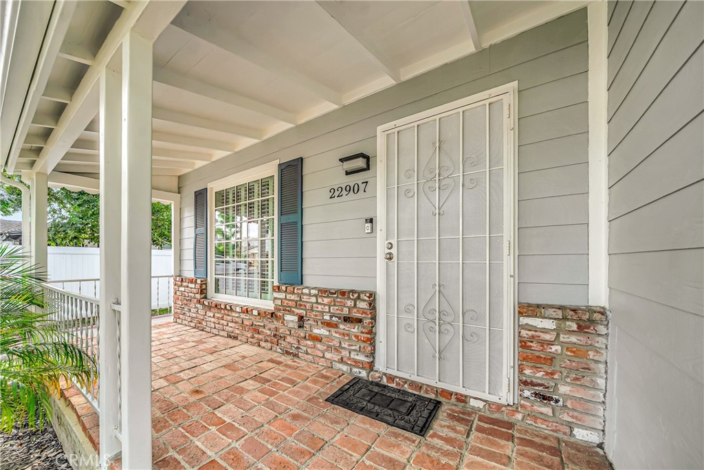 22907 Leonora Dr Property Photo 4
